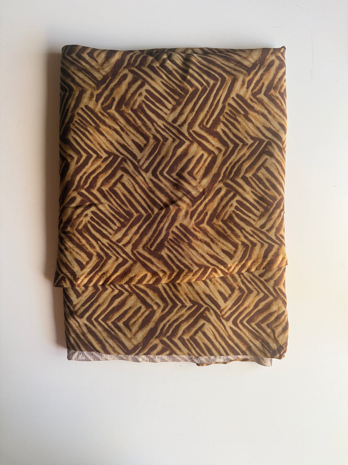 Abstract Print intricate zigzag designs