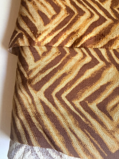 Abstract Print intricate zigzag designs