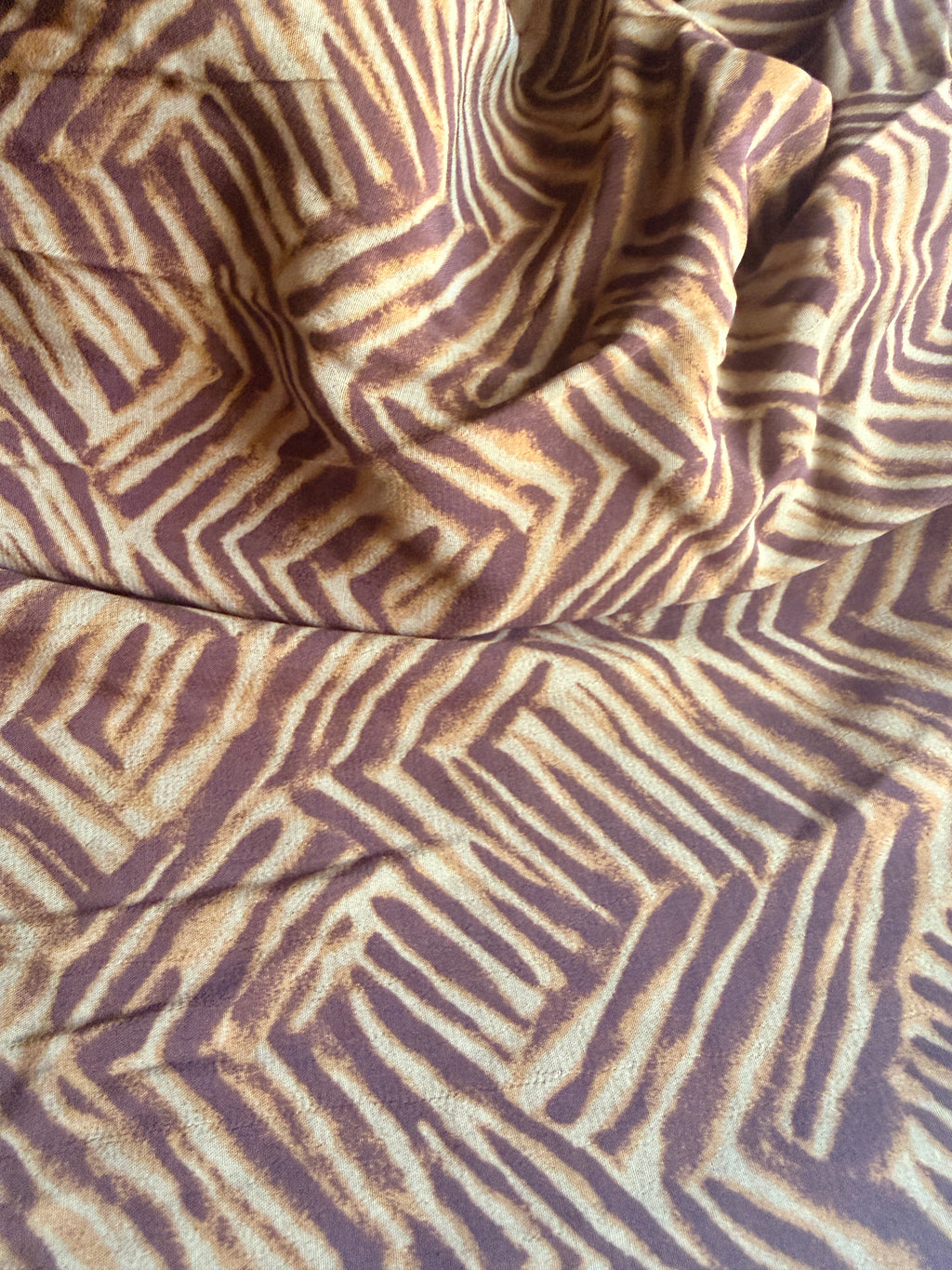 Abstract Print intricate zigzag designs